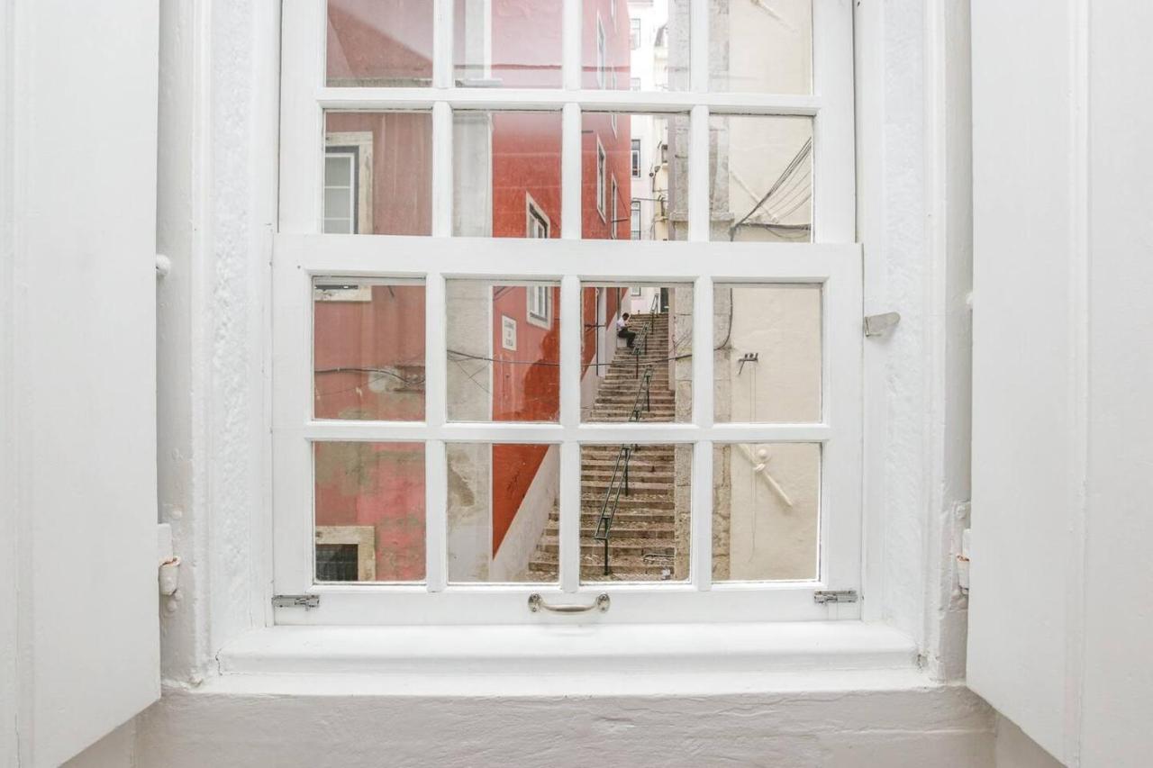 Golden Cage Chiado - Charm Historic And Cozy Apartman Lisboa Kültér fotó
