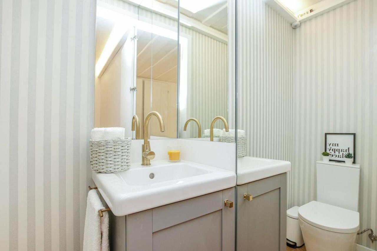 Golden Cage Chiado - Charm Historic And Cozy Apartman Lisboa Kültér fotó