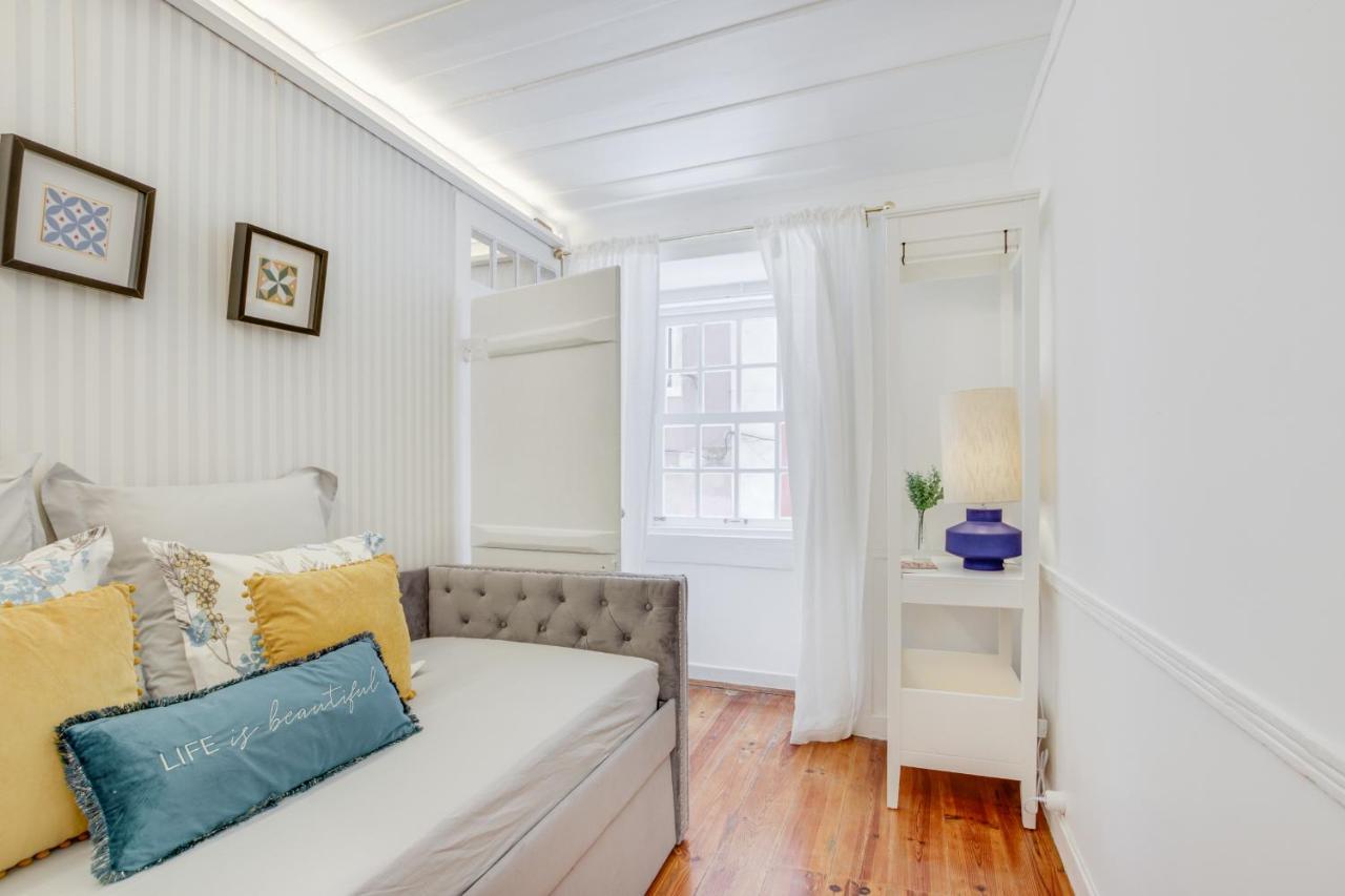 Golden Cage Chiado - Charm Historic And Cozy Apartman Lisboa Kültér fotó